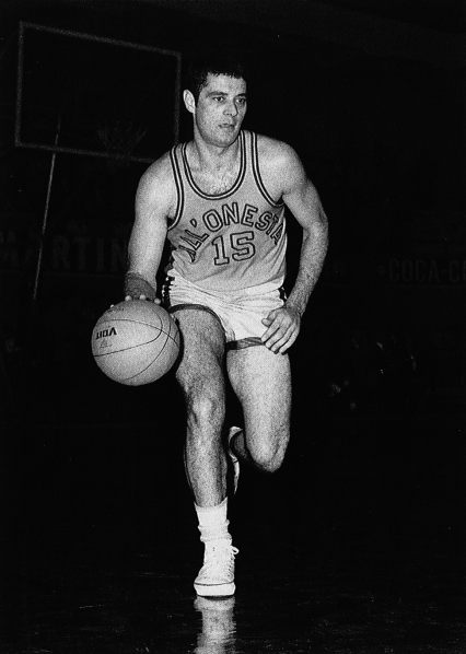 Tony Gennari in maglia All'Onestà